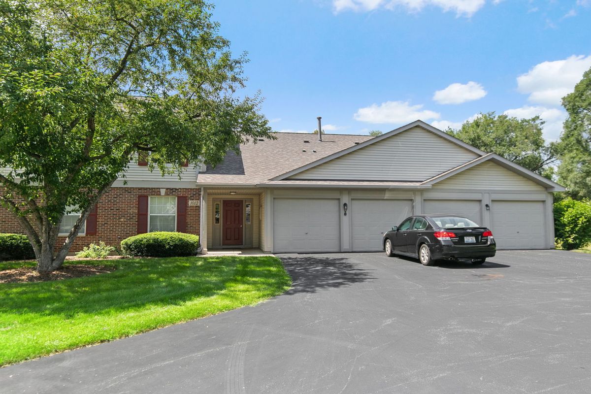 1012 Saxon Ct #C, Elgin, IL 60120 — photo 2