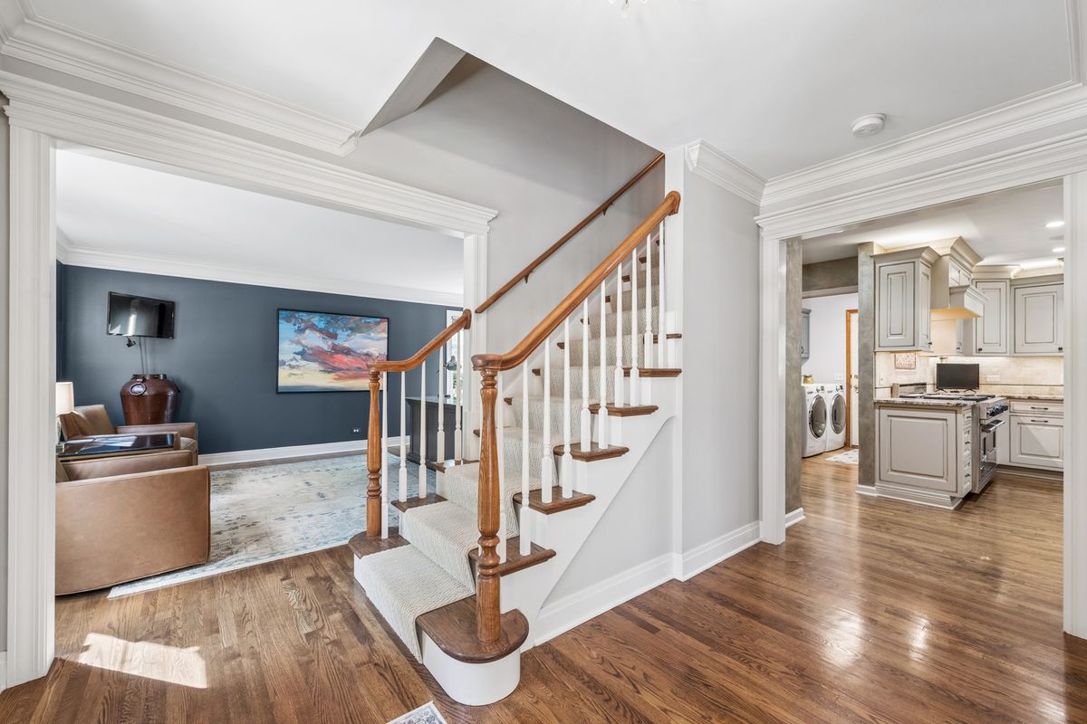 118 S Montclair Ave, Glen Ellyn, IL 60137 — photo 2