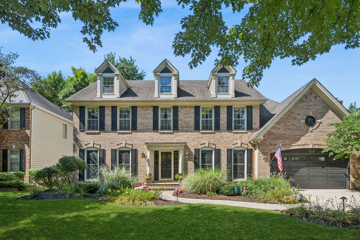 118 S Montclair Ave, Glen Ellyn, IL 60137