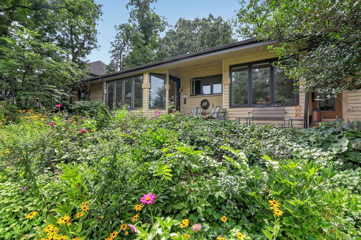 3700 Douglas Rd, Downers Grove, IL 60515