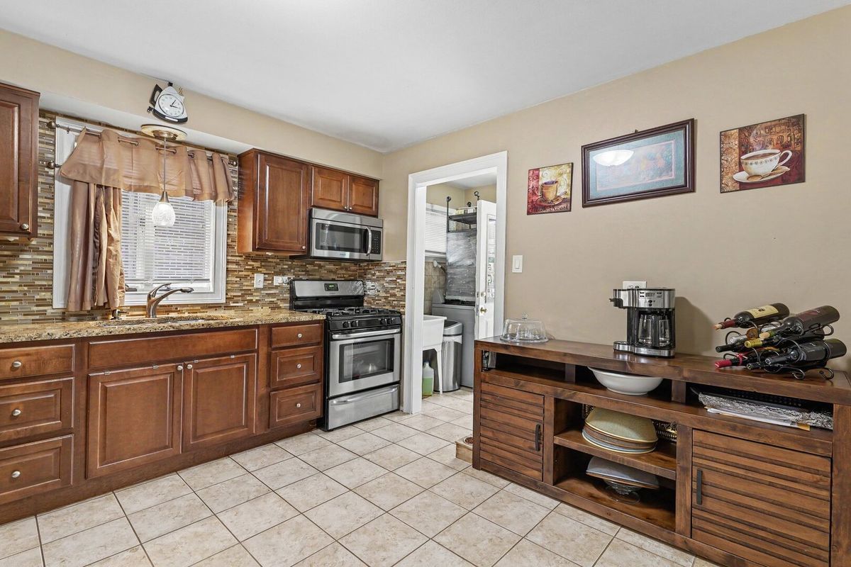 9002 S Parkside Ave, Oak Lawn, IL 60453 — photo 7
