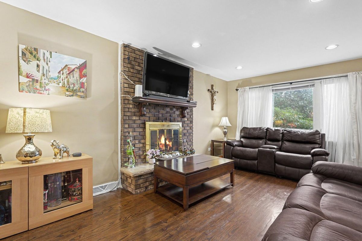 9002 S Parkside Ave, Oak Lawn, IL 60453 — photo 4