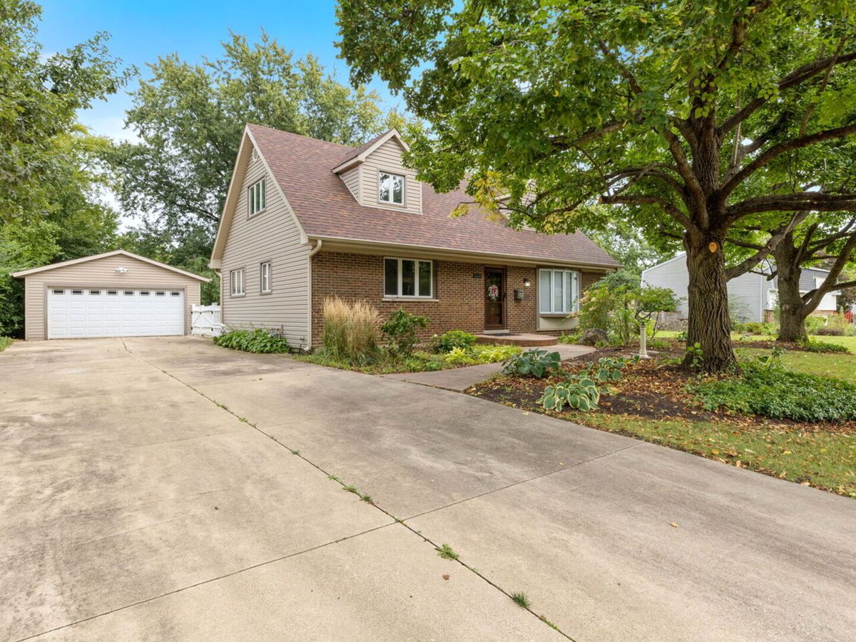 1937 Nottingham Ln, Wheaton, IL 60189 — photo 2