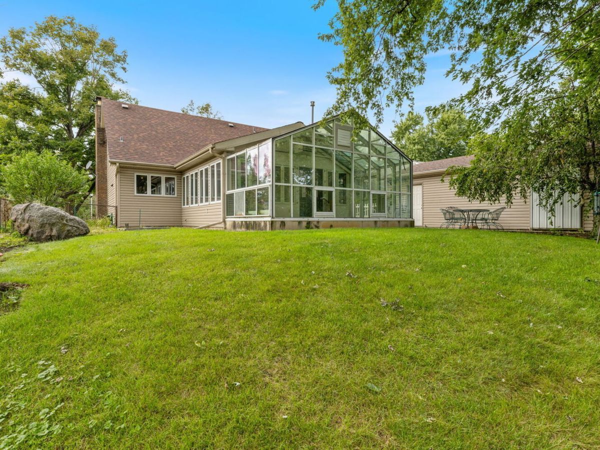 1937 Nottingham Ln, Wheaton, IL 60189 — photo 4