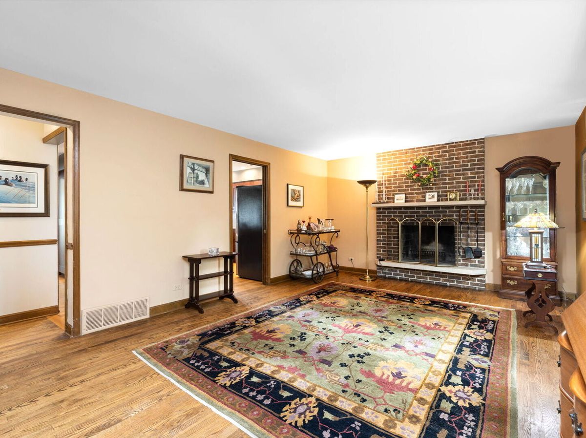 1937 Nottingham Ln, Wheaton, IL 60189 — photo 7