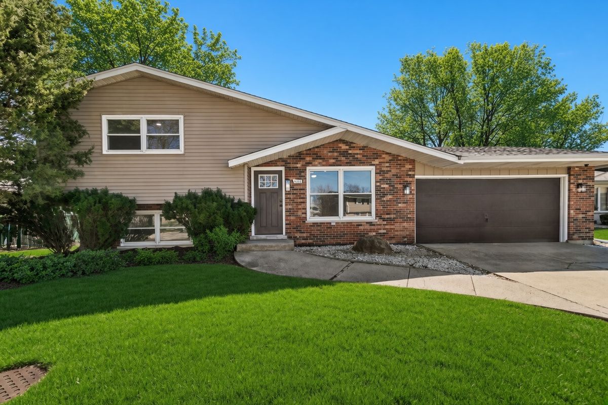 6151 Victoria Dr, Oak Forest, IL 60452