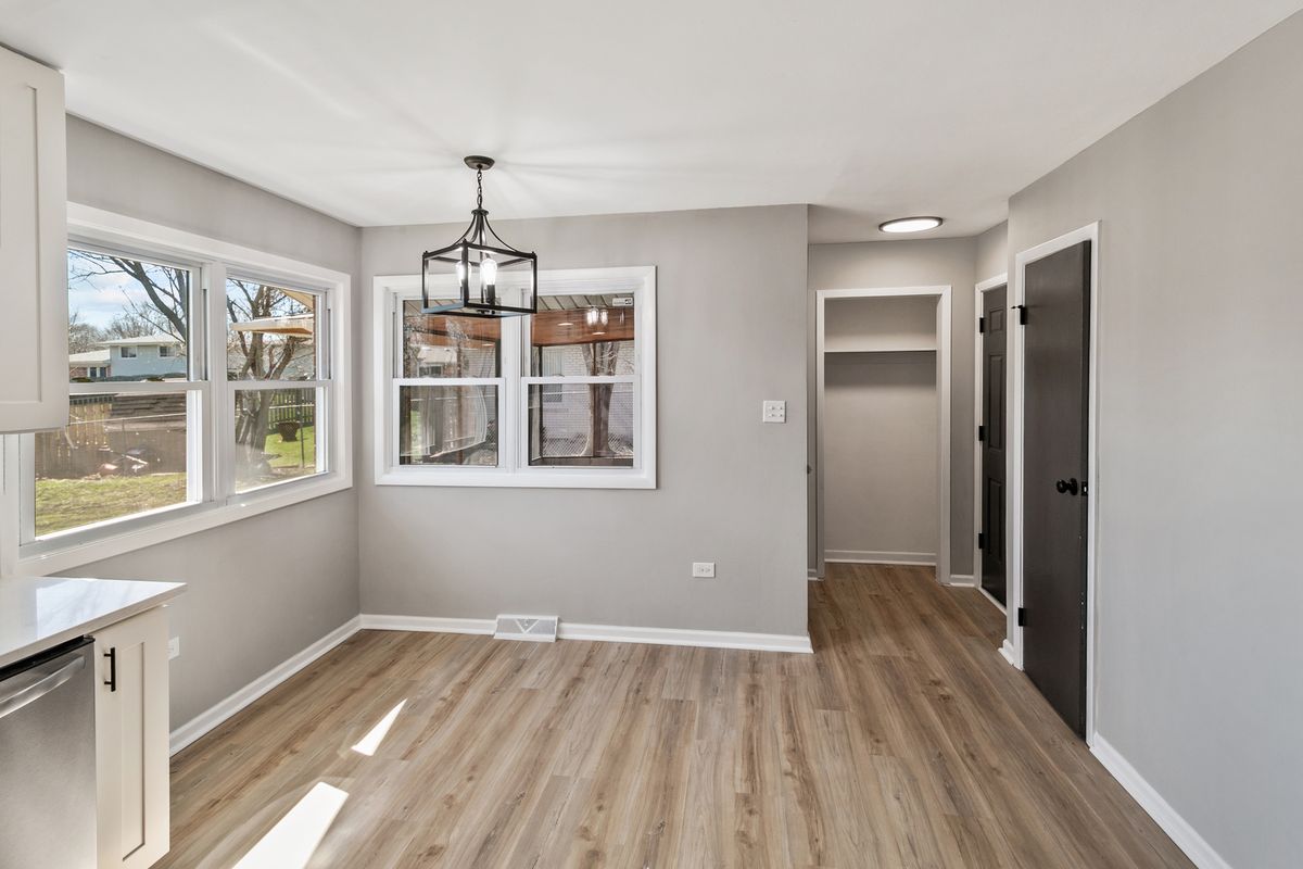 6151 Victoria Dr, Oak Forest, IL 60452 — photo 4