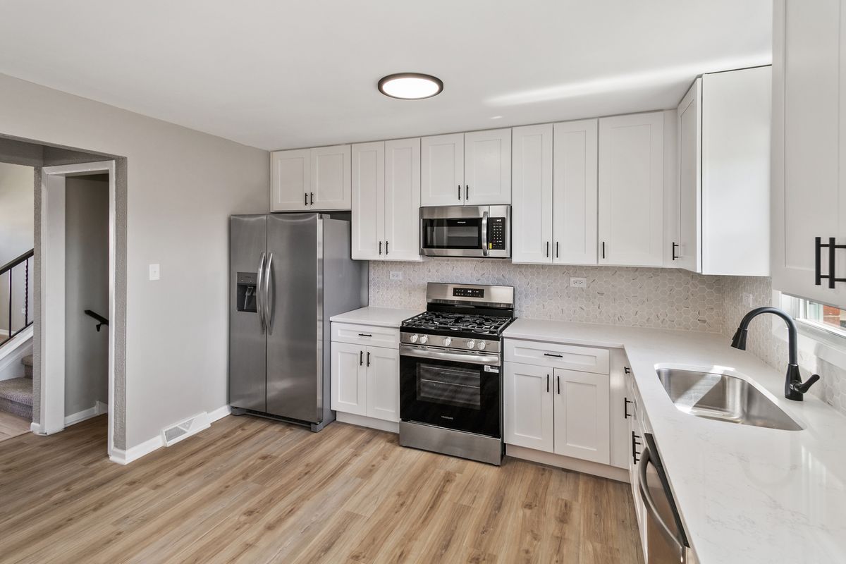 6151 Victoria Dr, Oak Forest, IL 60452 — photo 5