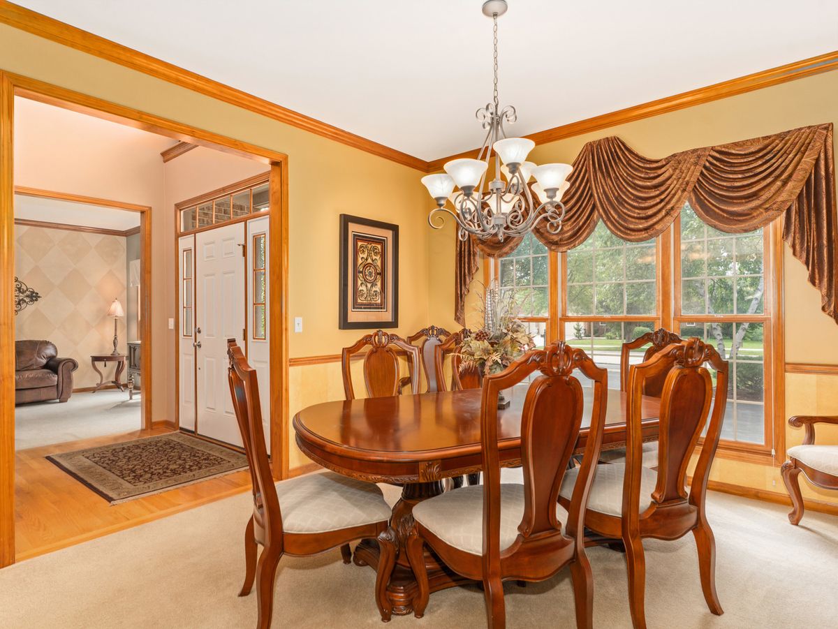 707 Evergreen Ln, Sugar Grove, IL 60554 — photo 4