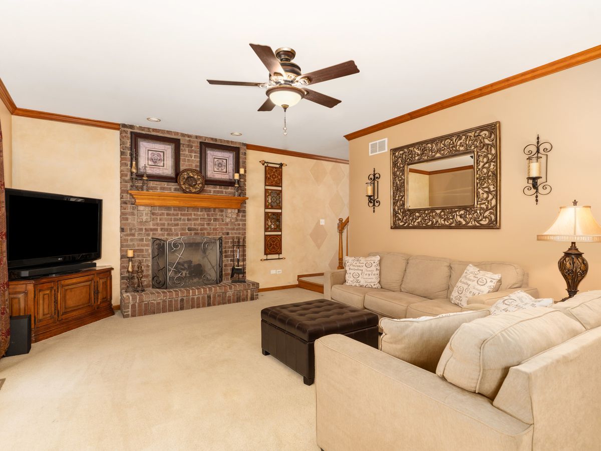 707 Evergreen Ln, Sugar Grove, IL 60554 — photo 8