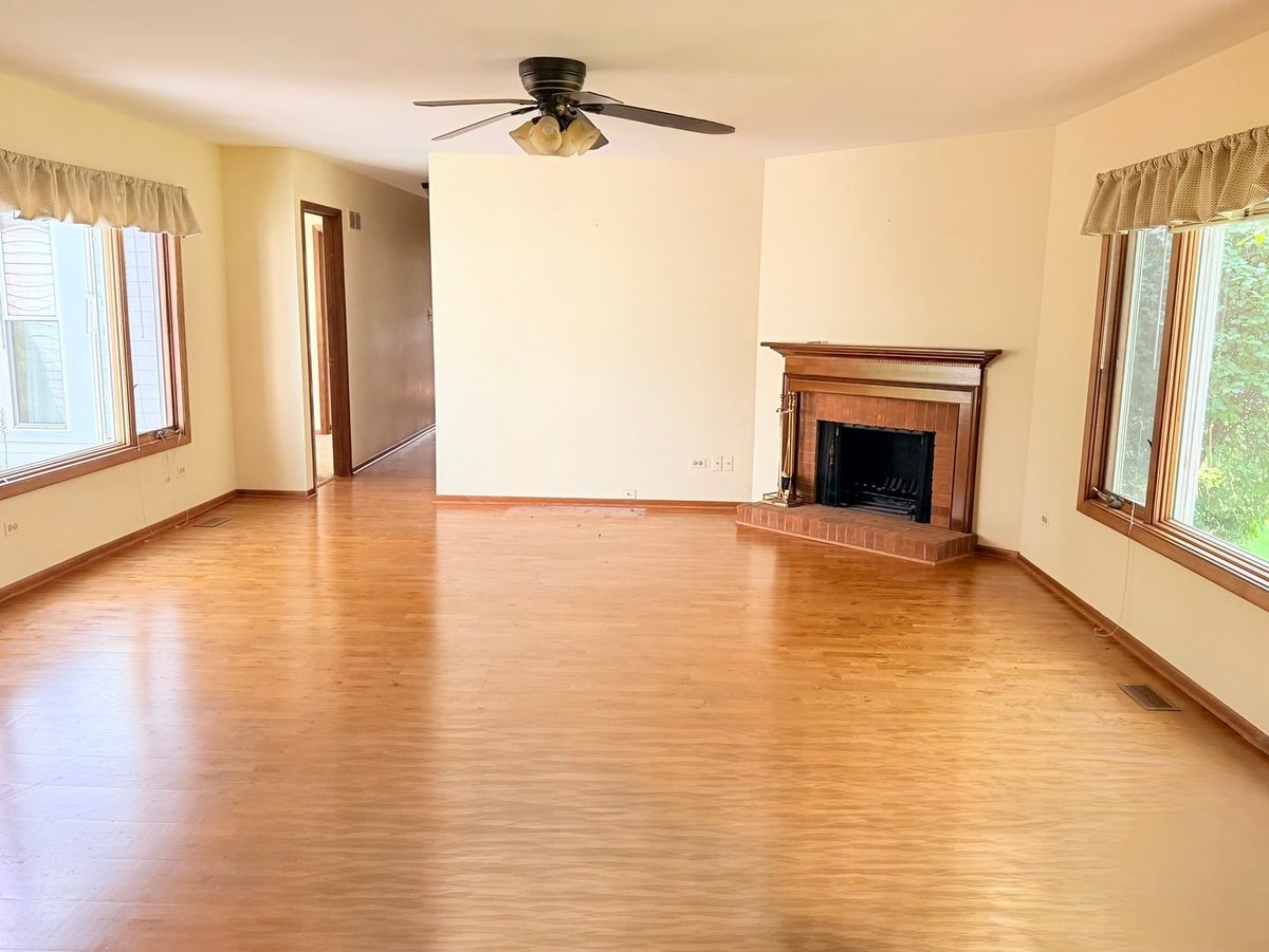 1066 Dartmouth Dr, Wheaton, IL 60189 — photo 8
