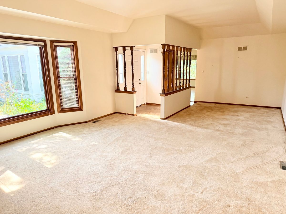 1066 Dartmouth Dr, Wheaton, IL 60189 — photo 5