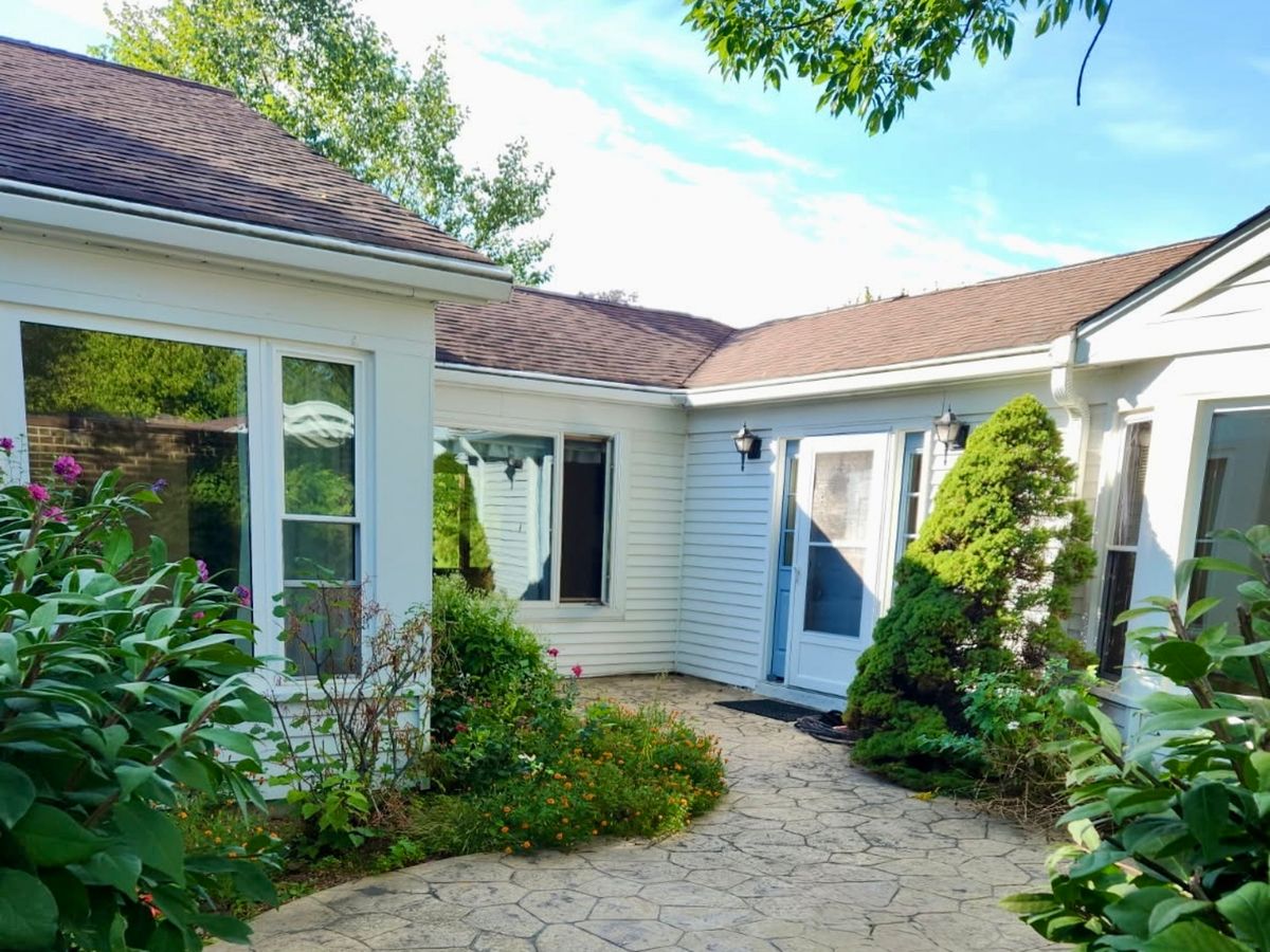 1066 Dartmouth Dr, Wheaton, IL 60189 — photo 4