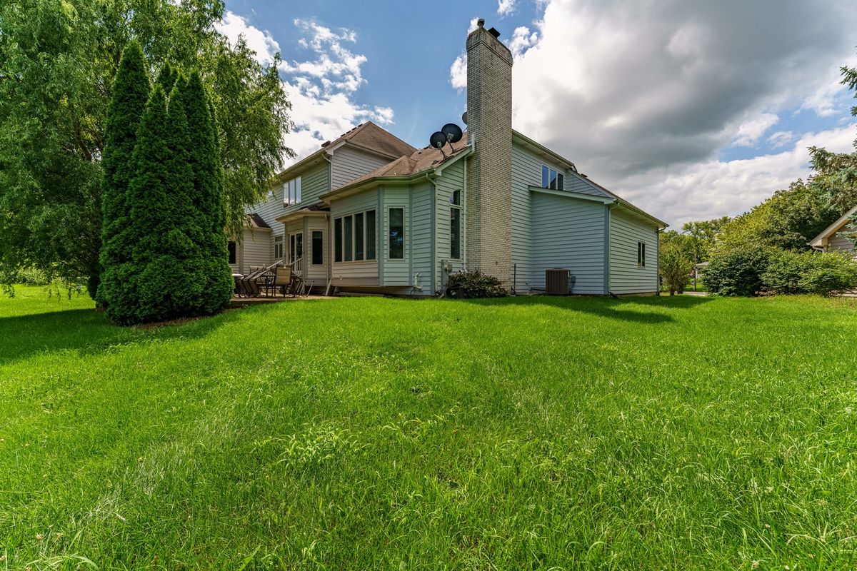 926 Edgewood Dr, Sugar Grove, IL 60554 — photo 5