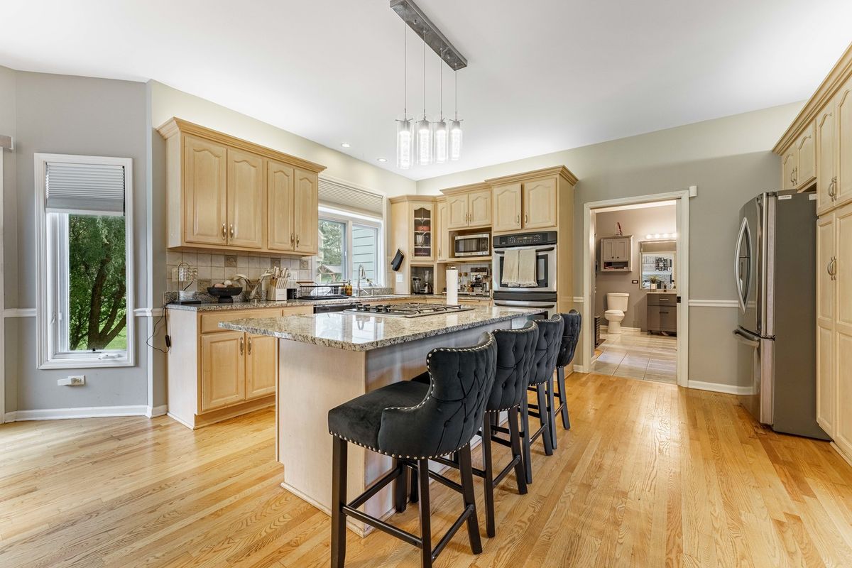 926 Edgewood Dr, Sugar Grove, IL 60554 — photo 8