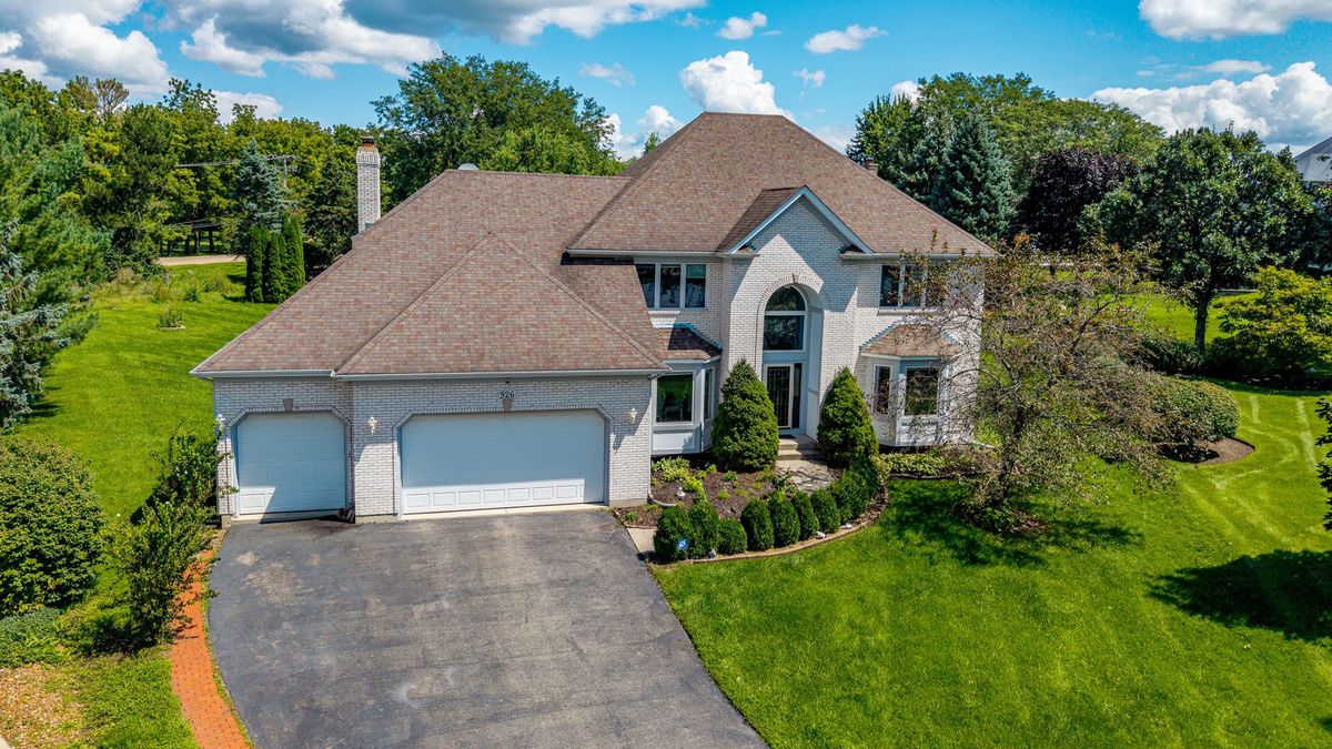 926 Edgewood Dr, Sugar Grove, IL 60554