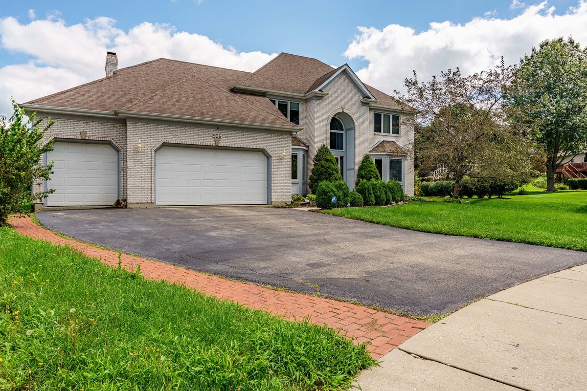 926 Edgewood Dr, Sugar Grove, IL 60554 — photo 2