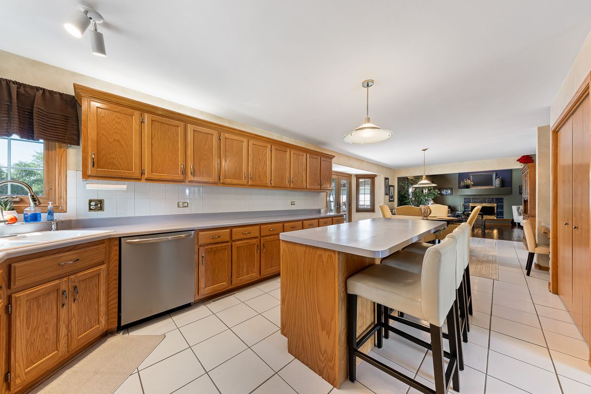 19400 Stonehenge Dr, Mokena, IL 60448 — photo 5
