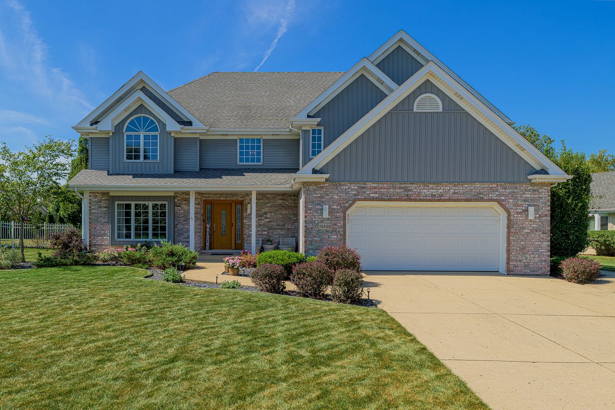 19400 Stonehenge Dr, Mokena, IL 60448