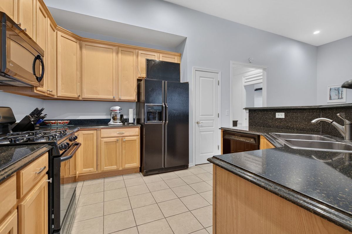 13266 Strandhill Dr, Orland Park, IL 60462 — photo 6