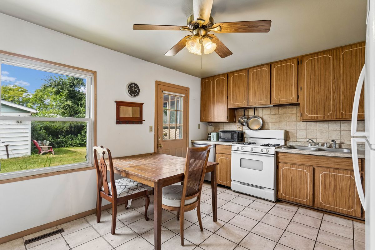 307 Edinburgh Dr, Lockport, IL 60441 — photo 8