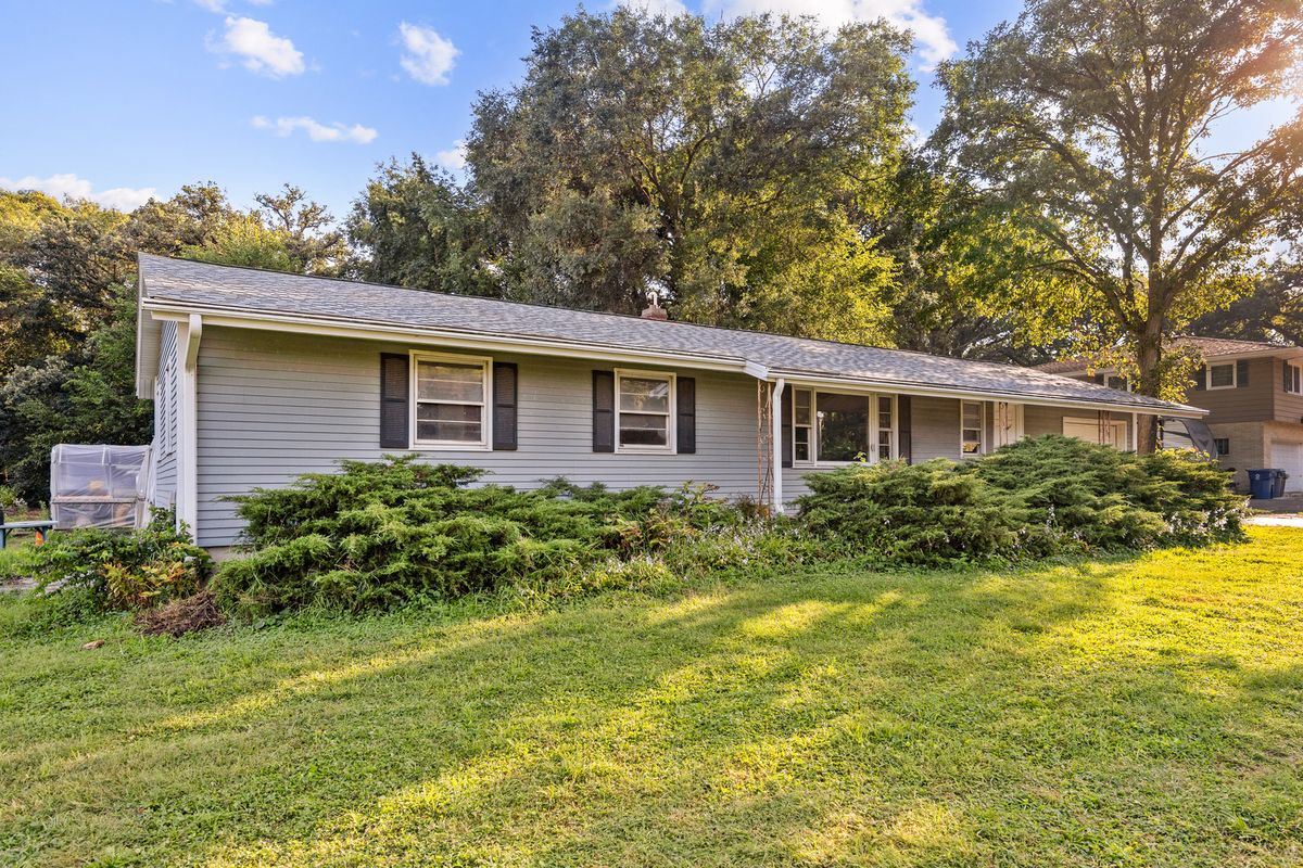 38w135 Mcdonald Rd, Elgin, IL 60124 — photo 2