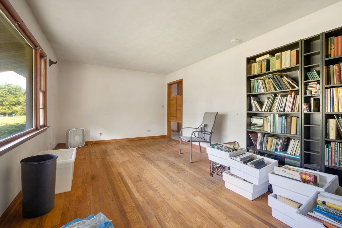 38w135 Mcdonald Rd, Elgin, IL 60124 — photo 5