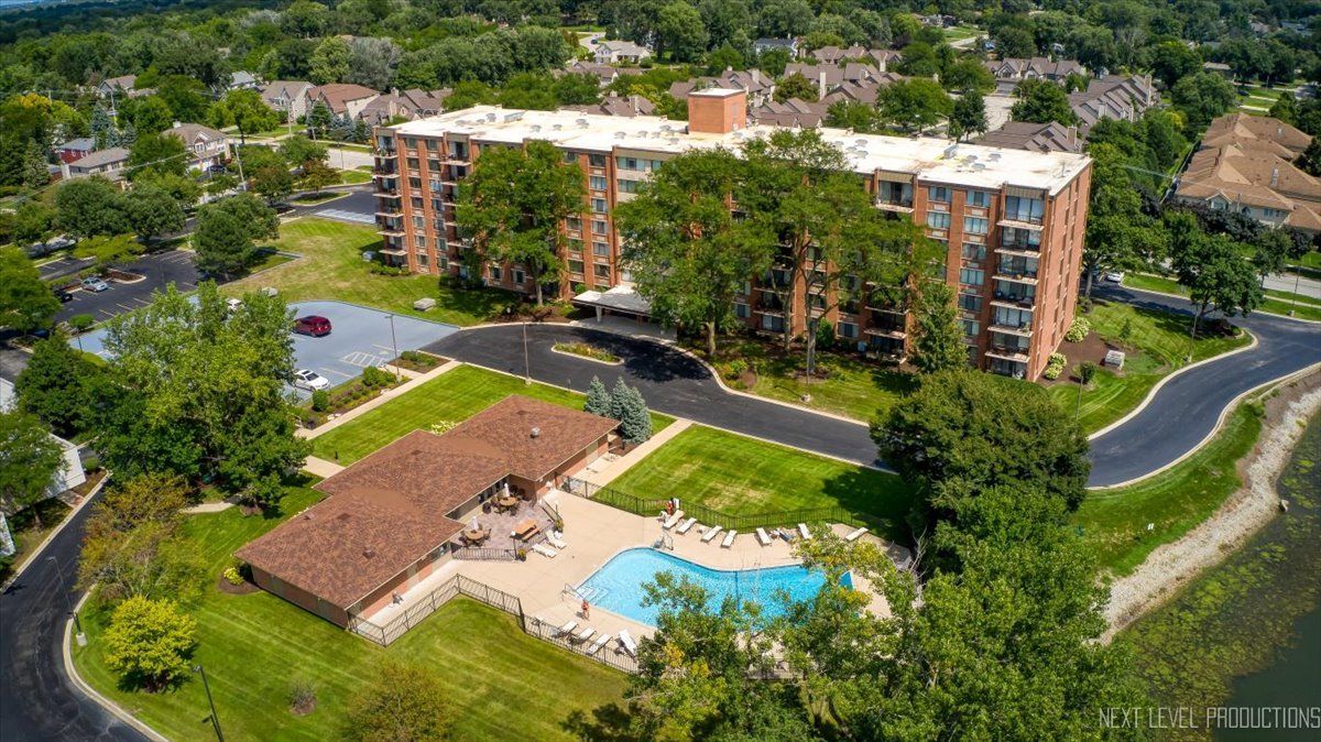 2000 Saint Regis Dr #6F, Lombard, IL 60148