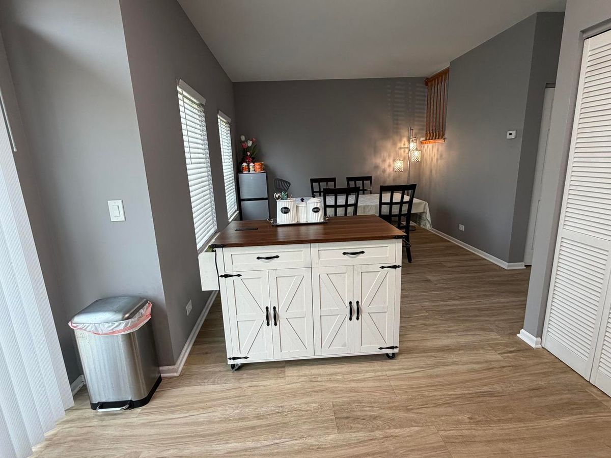 2703 Glenwood Ct, Naperville, IL 60564 — photo 2