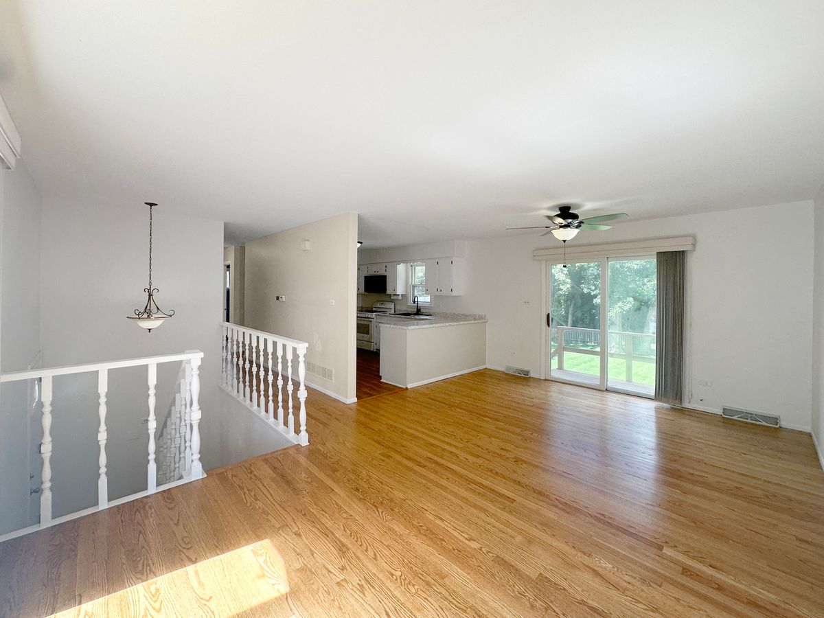 N335 Cottonwood Dr, Wheaton, IL 60187 — photo 6