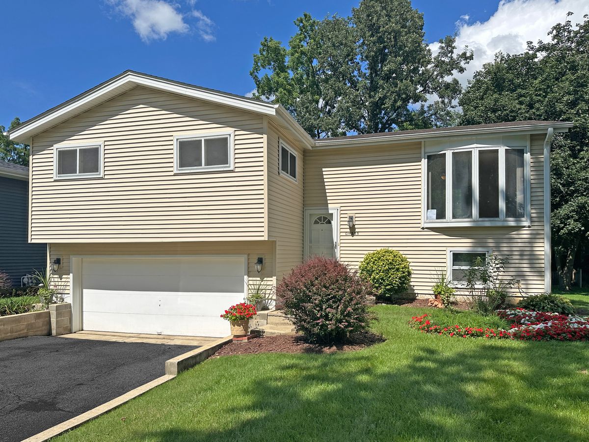 N335 Cottonwood Dr, Wheaton, IL 60187