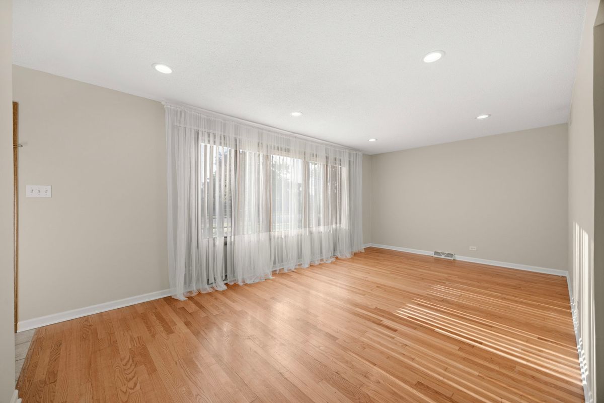 11009 S Mansfield Ave, Chicago Ridge, IL 60415 — photo 3