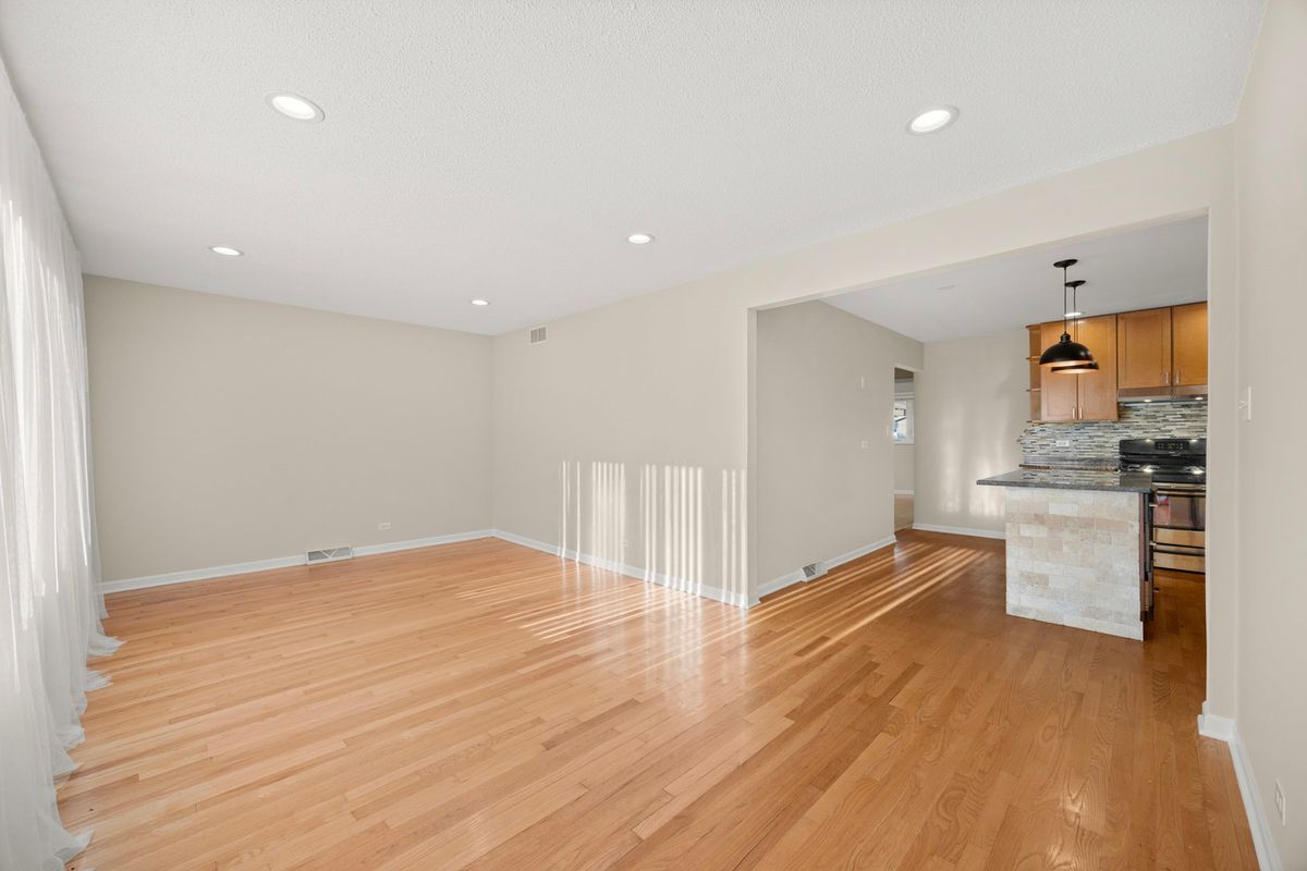 11009 S Mansfield Ave, Chicago Ridge, IL 60415 — photo 2