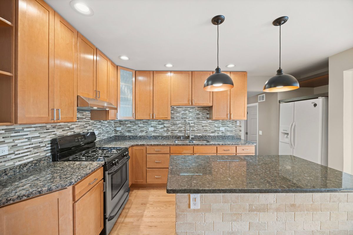 11009 S Mansfield Ave, Chicago Ridge, IL 60415 — photo 8