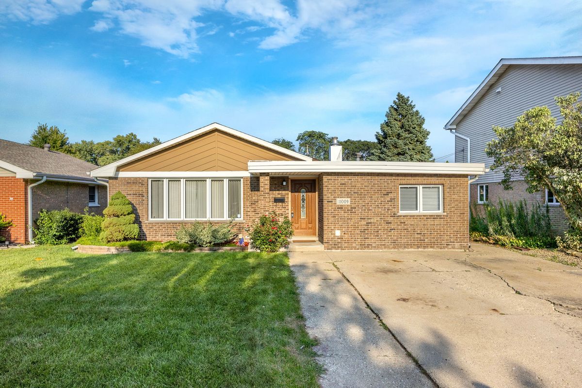 11009 S Mansfield Ave, Chicago Ridge, IL 60415