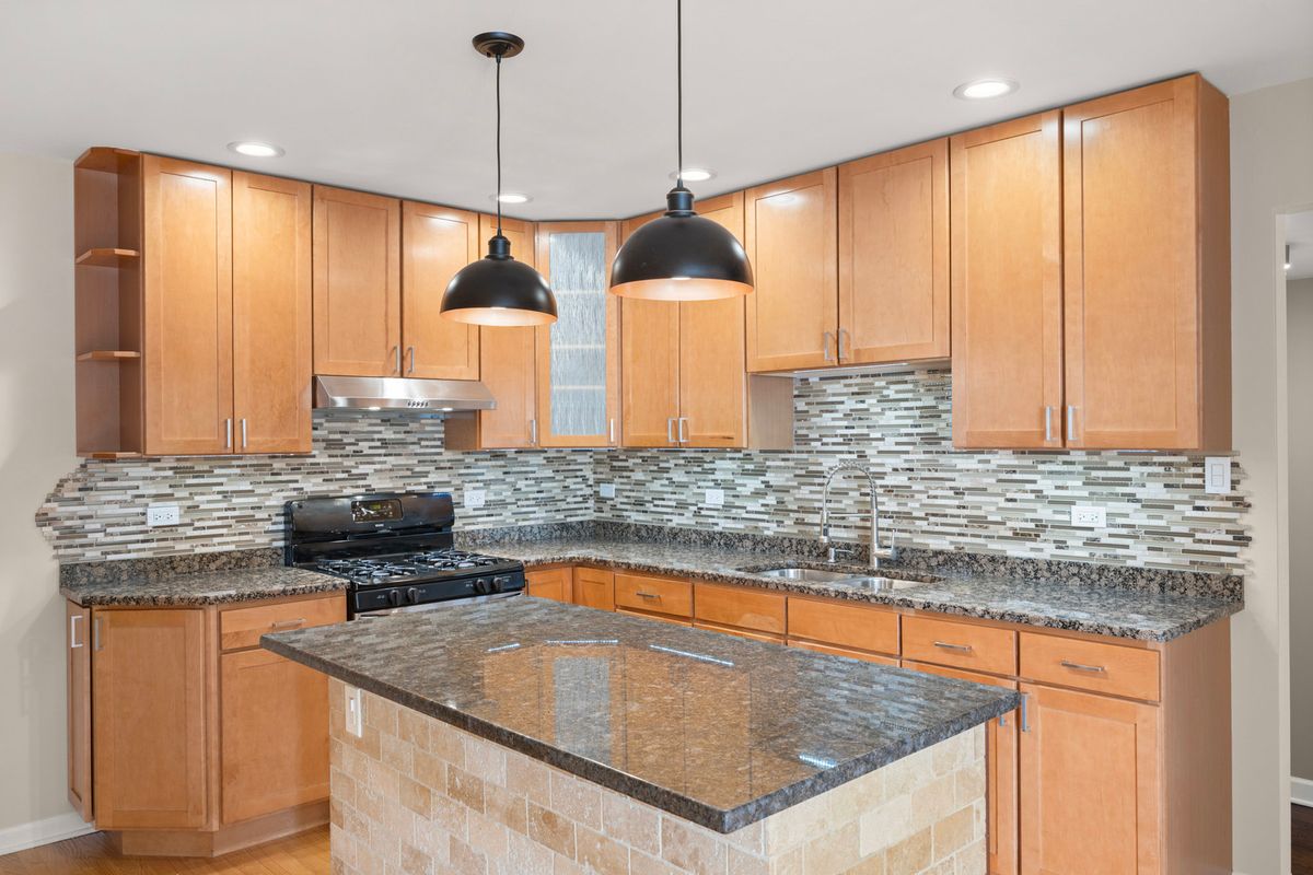 11009 S Mansfield Ave, Chicago Ridge, IL 60415 — photo 6