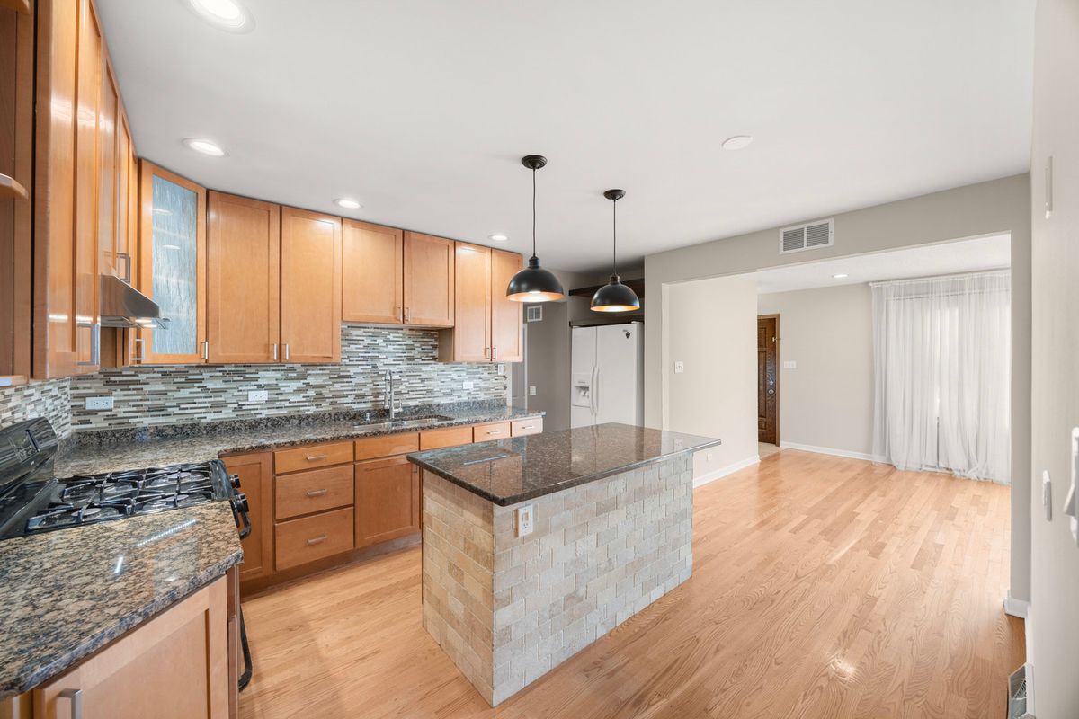 11009 S Mansfield Ave, Chicago Ridge, IL 60415 — photo 7