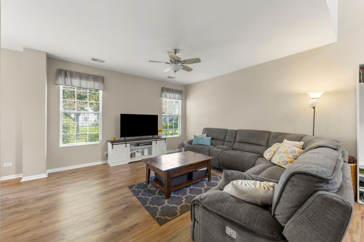 2755 Mcclennan Ct, Naperville, IL 60563 — photo 4