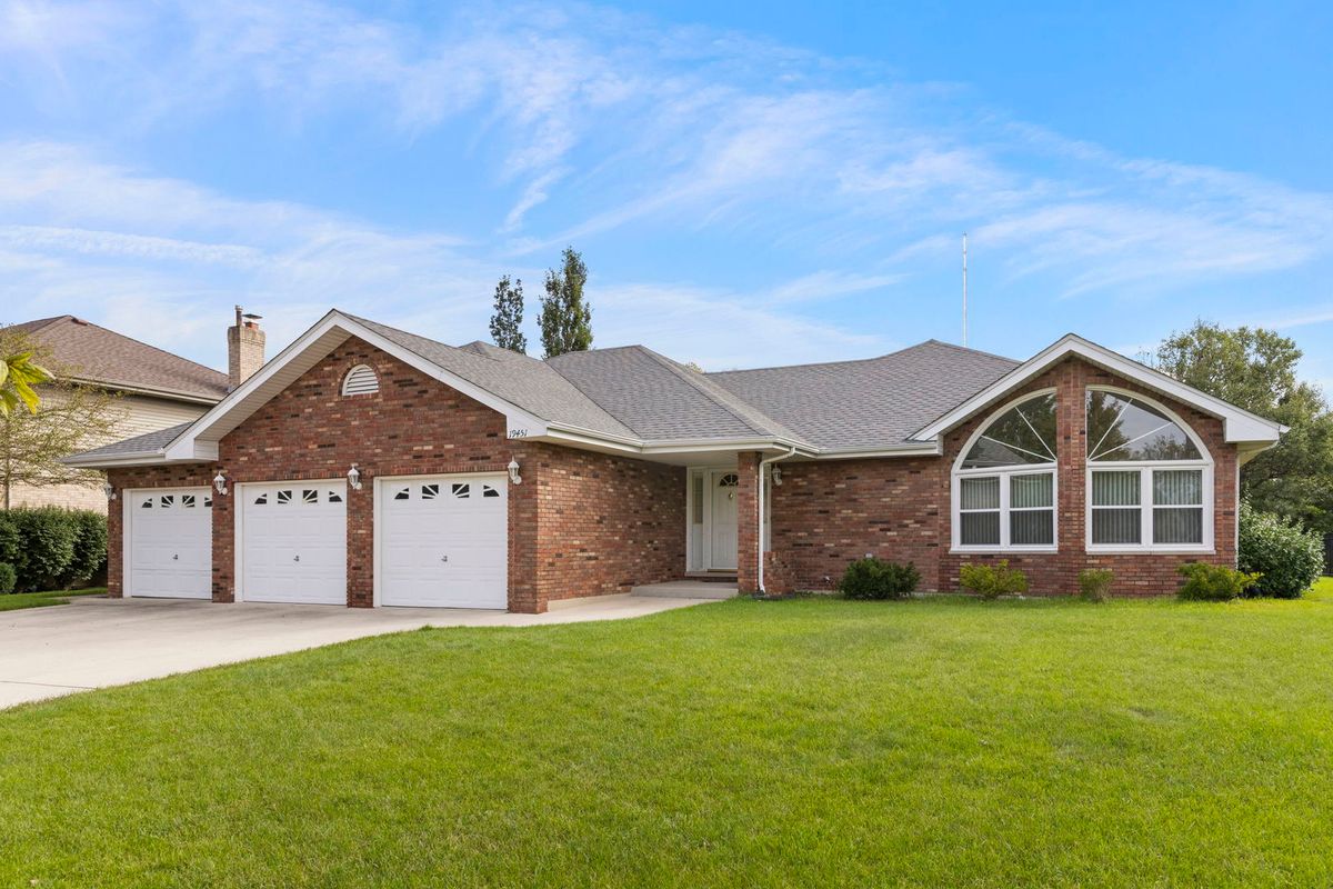 19451 Stonehenge Dr, Mokena, IL 60448 — photo 2