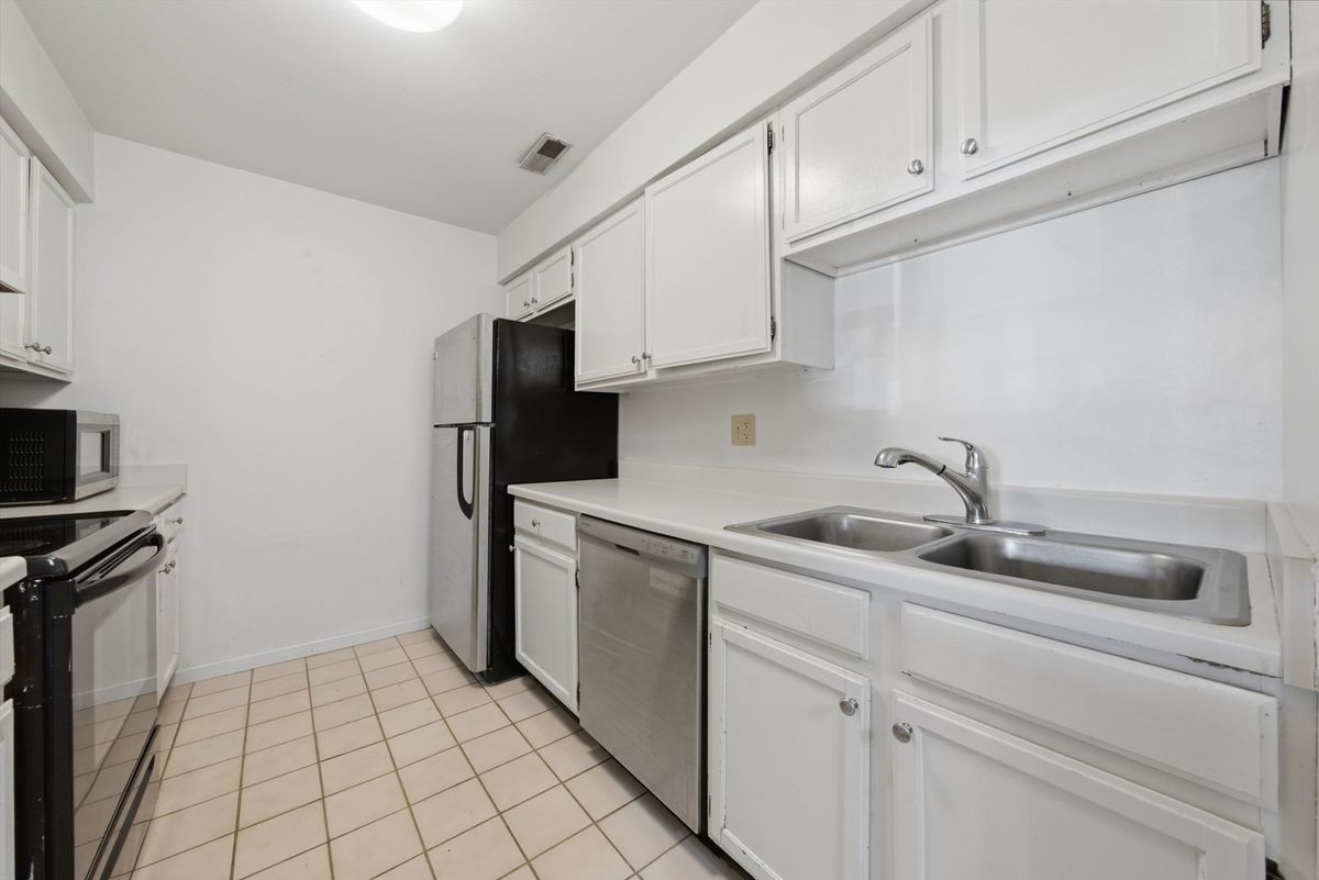 1422 Stonebridge Cir #M5, Wheaton, IL 60189 — photo 7