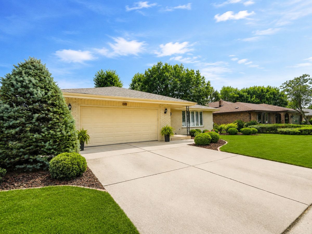 7453 Cashew Dr, Orland Park, IL 60462 — photo 2