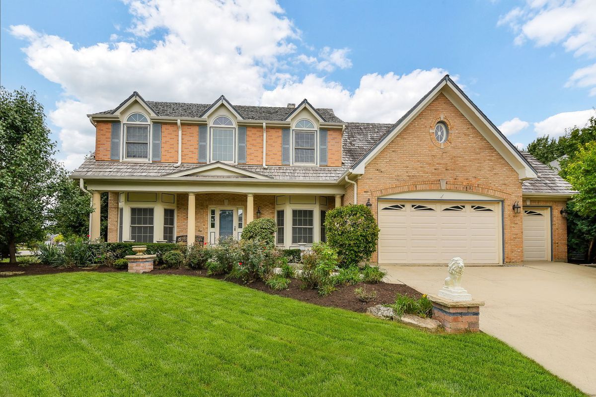 1097 Belter Dr, Wheaton, IL 60189