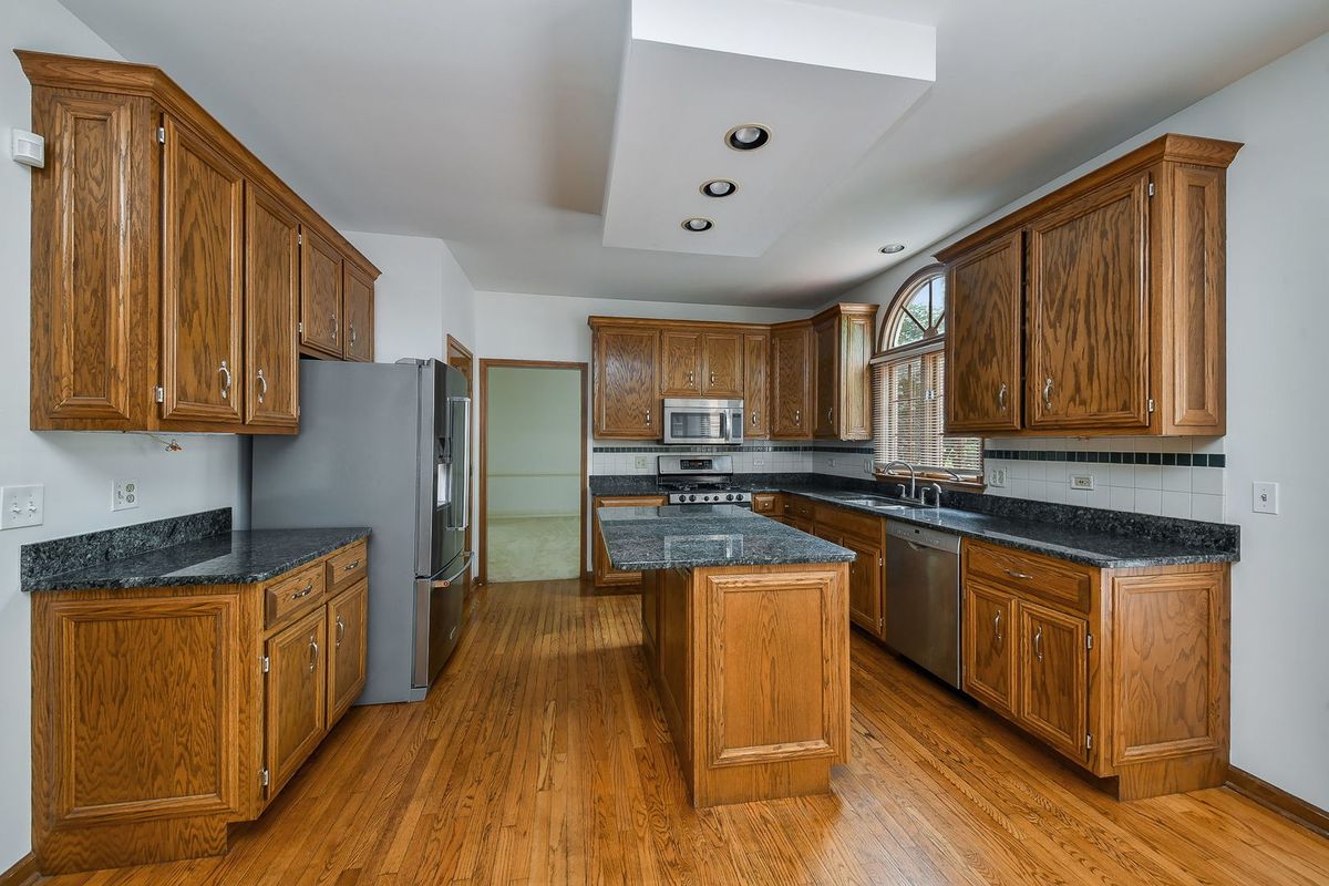 1097 Belter Dr, Wheaton, IL 60189 — photo 4