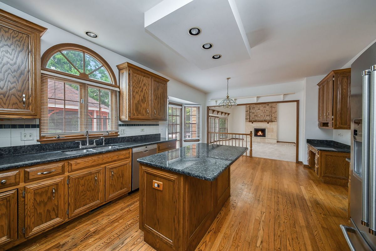 1097 Belter Dr, Wheaton, IL 60189 — photo 3