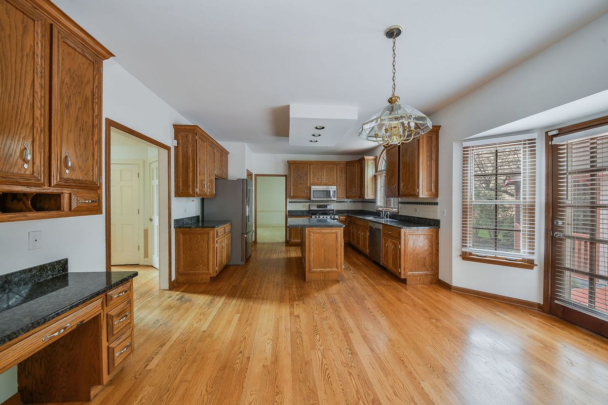 1097 Belter Dr, Wheaton, IL 60189 — photo 5
