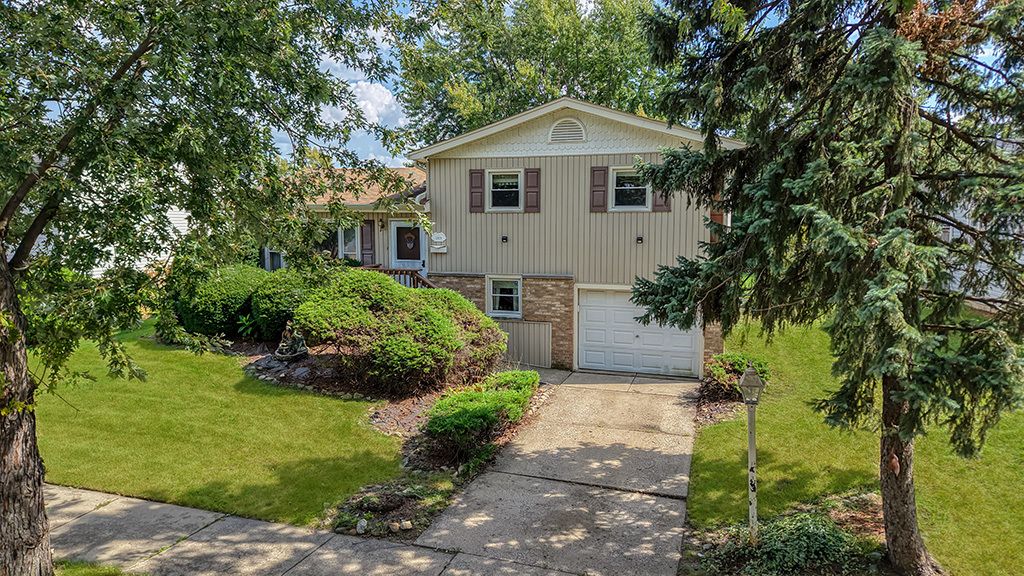 5809 Orange Ln, Oak Forest, IL 60452