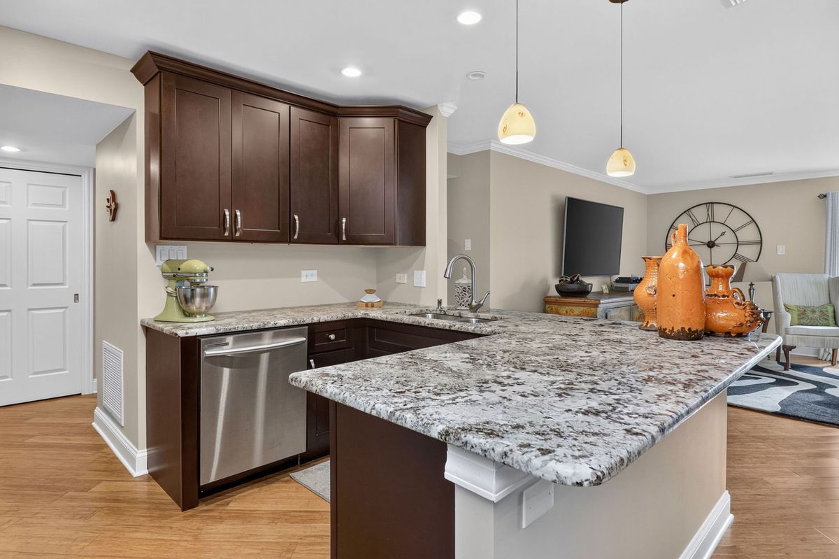 6585 Main St #202, Downers Grove, IL 60516 — photo 8