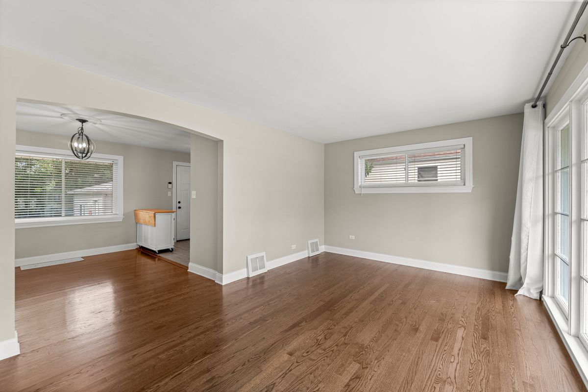 18516 Clyde Rd, Homewood, IL 60430 — photo 4