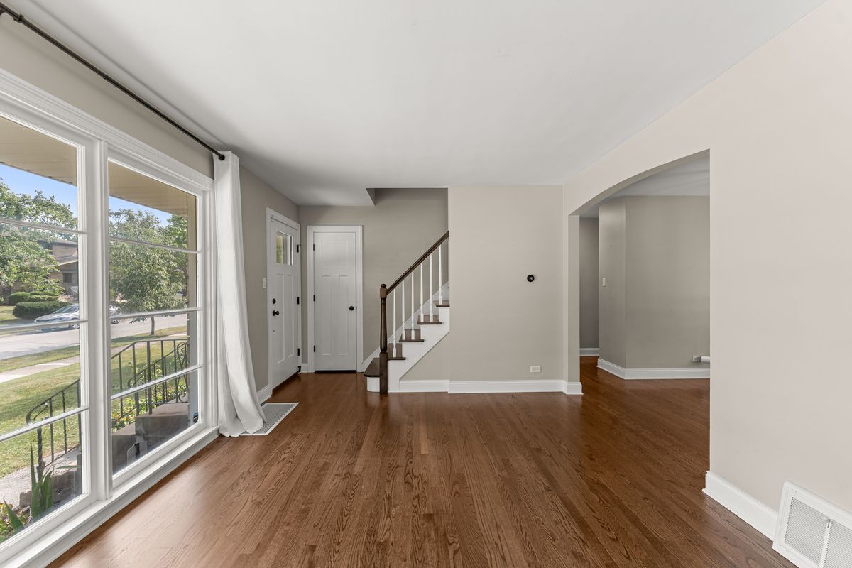 18516 Clyde Rd, Homewood, IL 60430 — photo 6