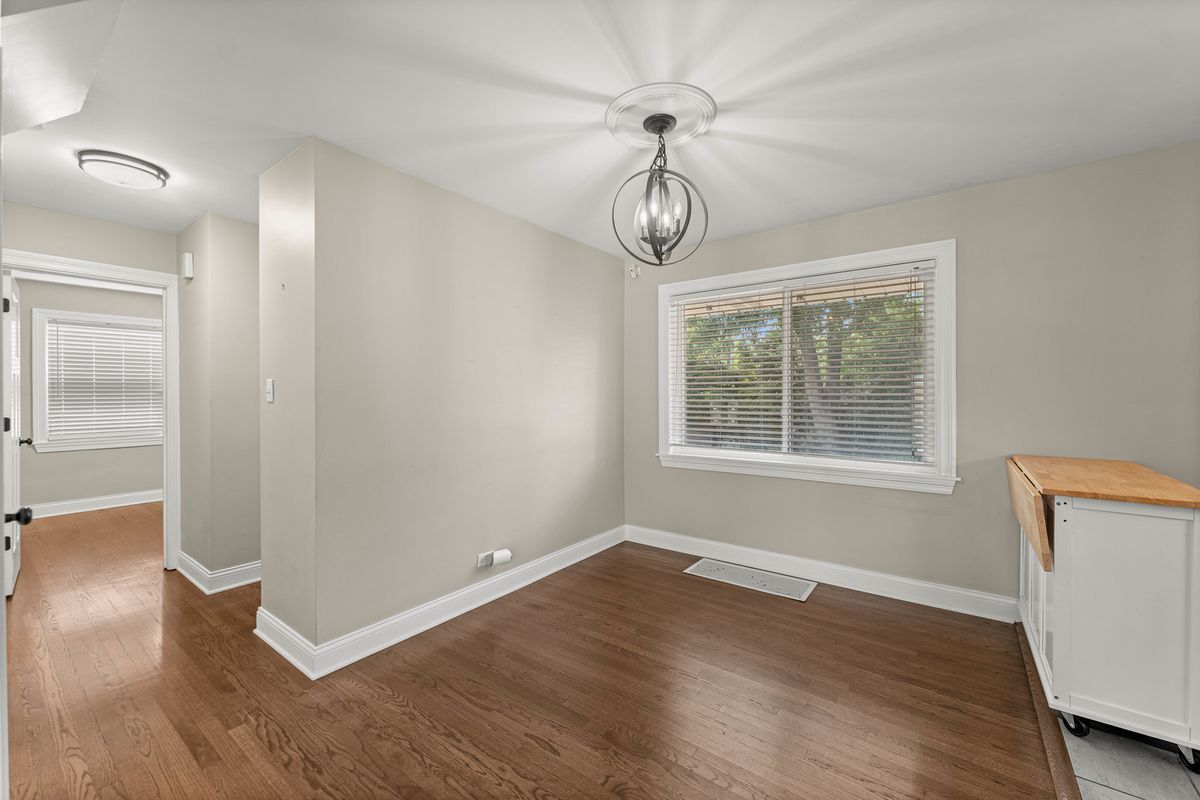 18516 Clyde Rd, Homewood, IL 60430 — photo 8